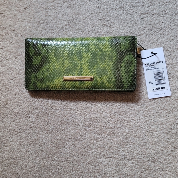 NWT BRAHMIN ADY WALLET - Picture 1 of 4